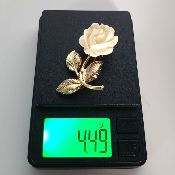 Exquisite Vintage Hand-Carved Bone White Gold Tone Rose Brooch - Picture 11 of 11